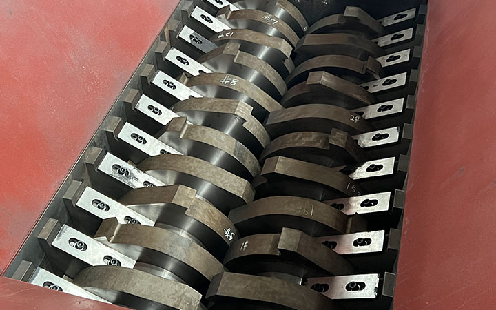 DS46系列 雙軸撕碎機工作原理